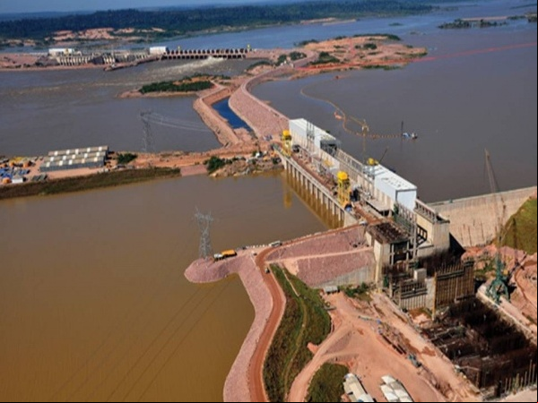 Exemplo de hidrelétrica no Brasil.